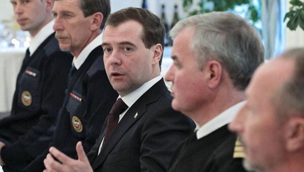 Медведев поблагодарил российских спасателей за помощь Японии Медведев поблагодарил российских спасателей за помощь Японии