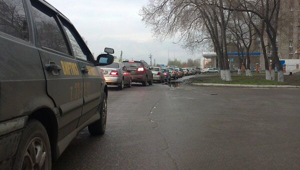 Очередь в Новокузнецке на автозаправку Газпрома. Очередь в Новокузнецке на автозаправку Газпрома.