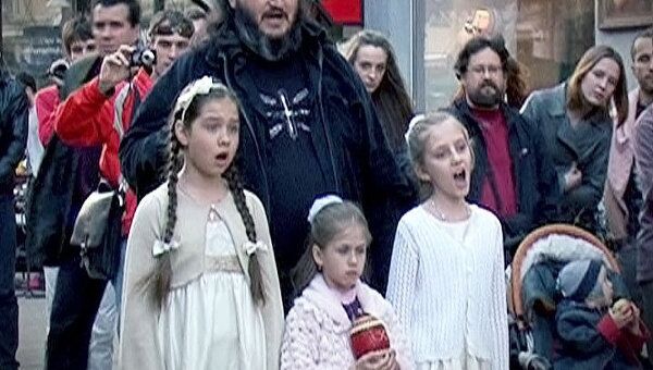Пасхальный флэшмоб в прошел в центре Москве Пасхальный флэшмоб в прошел в центре Москве