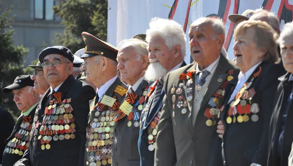 Россия отмечает День Победы парадами, чествуя своих ветеранов