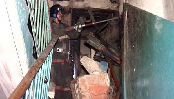 От взрыва газа в пятиэтажке Новосибирска рухнули межэтажные перекрытия От взрыва газа в пятиэтажке Новосибирска рухнули межэтажные перекрытия