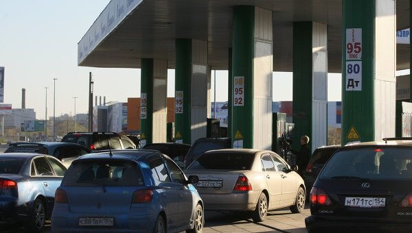 Автомобили на АЗС Новосибирска Автомобили на АЗС Новосибирска