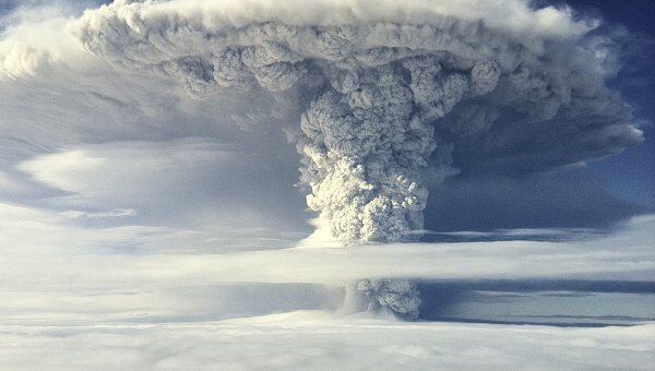 Извержение вулкана горной гряды Кауйе Кордон в Чили Извержение вулкана горной гряды Кауйе Кордон в Чили
