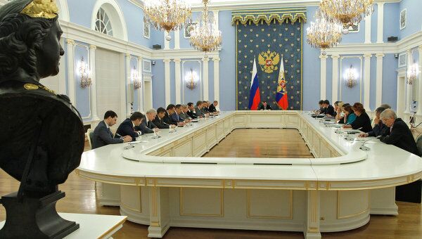 Президент РФ Д.Медведев провел совещание с членами правительства Президент РФ Д.Медведев провел совещание с членами правительства