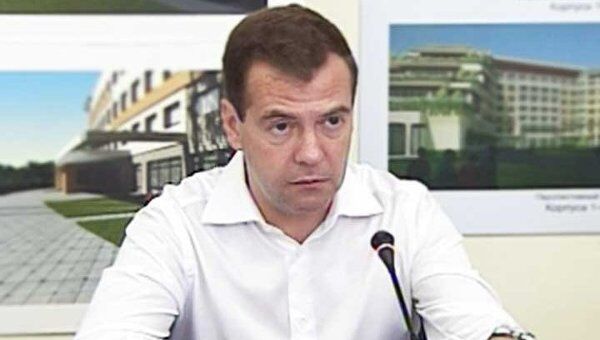 Медведев потребовал срочно передать городу земли Минобороны во Владивостоке Медведев потребовал срочно передать городу земли Минобороны во Владивостоке