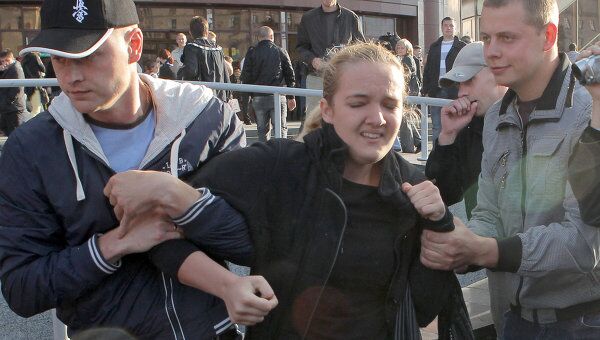 Задержание участников акции протеста движения Революция через социальные сети в День Независимости Белоруссии Задержание участников акции протеста движения Революция через социальные сети в День Независимости Белоруссии