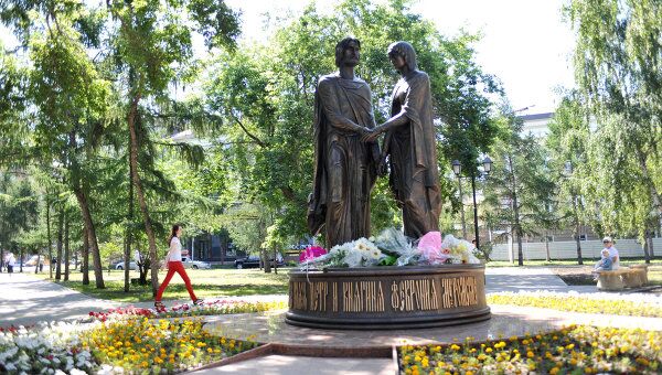 Открытие памятника Святым благоверным Петру и Февронии Муромским в Омске Открытие памятника Святым благоверным Петру и Февронии Муромским в Омске