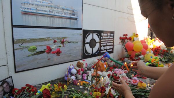 Акция в память о погибших на теплоходе Булгария в Казани Акция в память о погибших на теплоходе Булгария в Казани