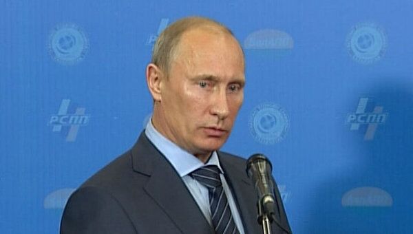 Путин заявил о выделении помощи семьям погибших на Булгарии Путин заявил о выделении помощи семьям погибших на Булгарии
