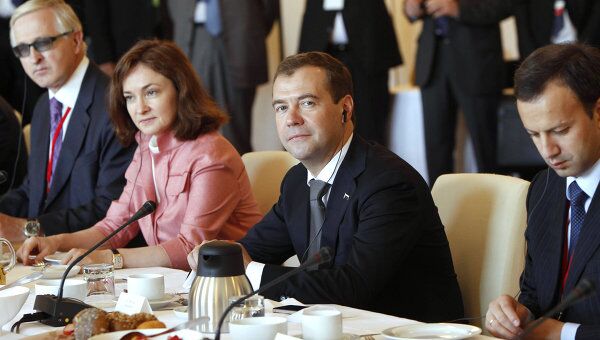 Рабочий завтрак президента РФ Д. Медведева и канцлера ФРГ А. Меркель с представителями деловых кругов Рабочий завтрак президента РФ Д. Медведева и канцлера ФРГ А. Меркель с представителями деловых кругов