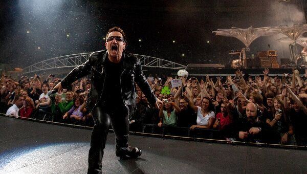 Солист ирландской группы U2 Боно. Архивное фото Солист ирландской группы U2 Боно. Архивное фото