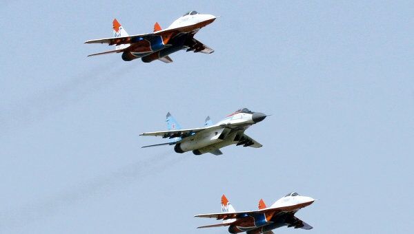 Пилотажные групп ВВС России Русские витязи и Стрижи Пилотажные групп ВВС России Русские витязи и Стрижи