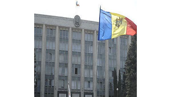 Парламент Республики Молдова на площади Великого национального собрания. Архив Парламент Республики Молдова на площади Великого национального собрания. Архив