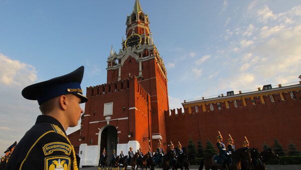 Церемония развода пеших и конных караулов на Красной площади. Церемония развода пеших и конных караулов на Красной площади.