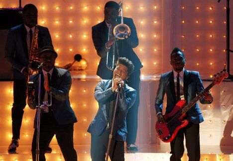 Певец Бруно Марс на вручении наград MTV Video Music Awards Певец Бруно Марс на вручении наград MTV Video Music Awards