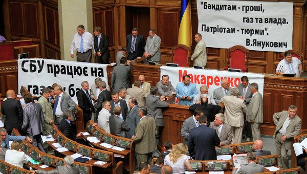 Депутаты БЮТ заблокировали президиум перед заседанием Рады Депутаты БЮТ заблокировали президиум перед заседанием Рады
