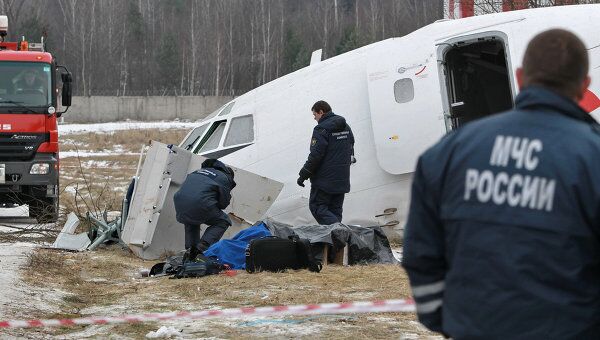 На месте аварийной посадки Ту-154 в Домодедово работает следственная группа На месте аварийной посадки Ту-154 в Домодедово работает следственная группа