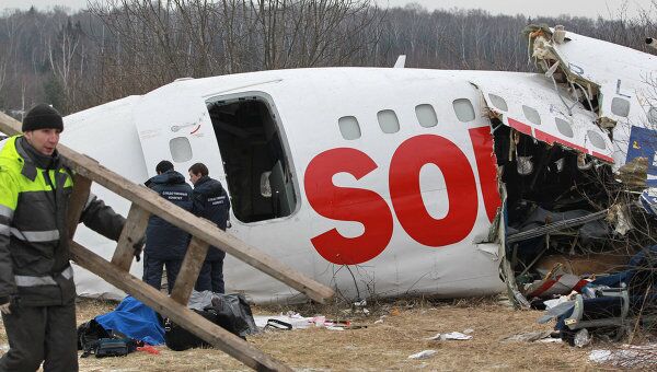 На месте аварийной посадки Ту-154 в Домодедово работает следственная группа На месте аварийной посадки Ту-154 в Домодедово работает следственная группа