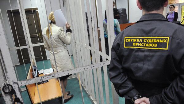 Суд арестовал следователя Нелли Дмитриеву, обвиняемую в вымогательстве Суд арестовал следователя Нелли Дмитриеву, обвиняемую в вымогательстве