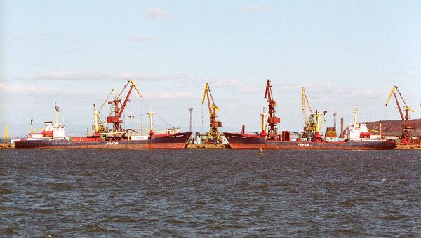 В морском торговом порту Корсакова В морском торговом порту Корсакова