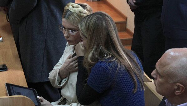 Юлия Тимошенко с дочерью Евгенией и супругом и защитником в суде Александром Тимошенко (слева направо). Архив Юлия Тимошенко с дочерью Евгенией и супругом и защитником в суде Александром Тимошенко (слева направо). Архив
