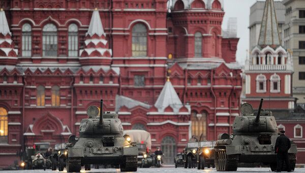 Репетиция торжественного марша в честь 70-й годовщины парада 7 ноября 1941 года Репетиция торжественного марша в честь 70-й годовщины парада 7 ноября 1941 года