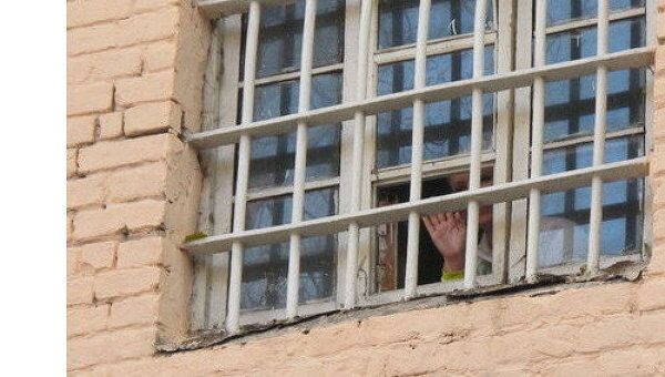 Юлия Тимошенко в окне камеры СИЗО. Архив Юлия Тимошенко в окне камеры СИЗО. Архив