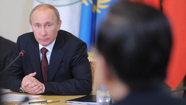 Премьер-министр РФ В.Путин на заседании ШОС в Санкт-Петербурге Премьер-министр РФ В.Путин на заседании ШОС в Санкт-Петербурге