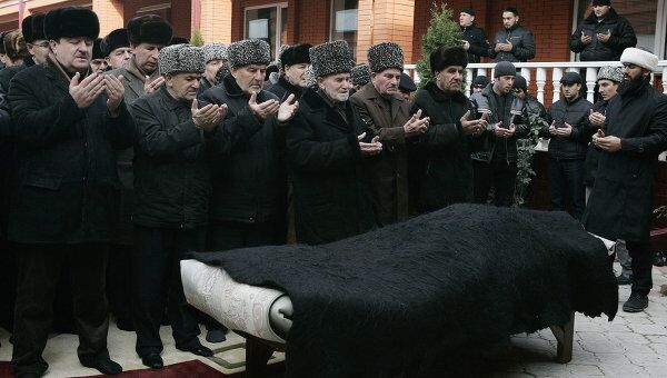 Похороны чеченского поэта Руслана Астаханова Похороны чеченского поэта Руслана Астаханова