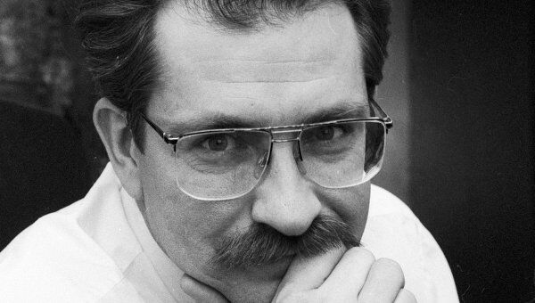 Тележурналист В. Листьев Тележурналист В. Листьев