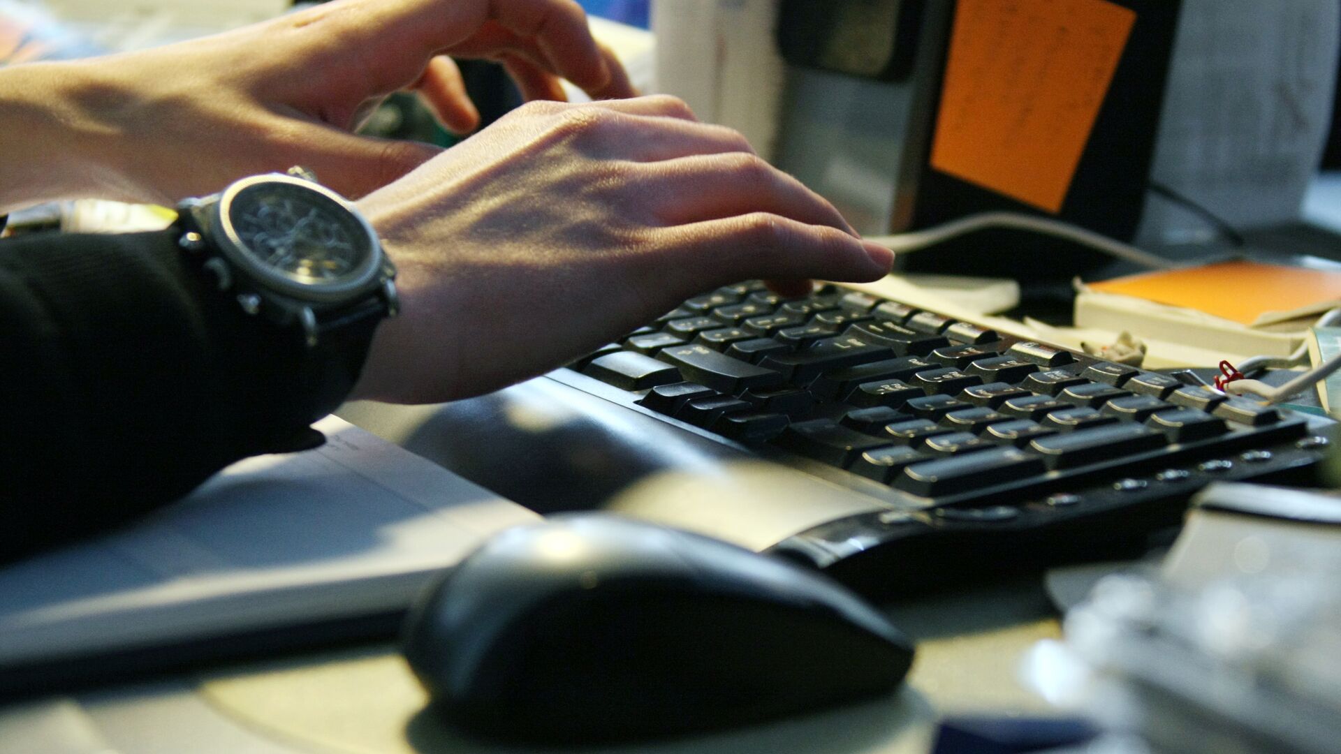 Работа за компьютером. Клавиатура Работа за компьютером. Клавиатура - РИА Новости, 1920, 19.08.2020