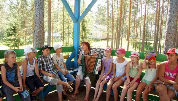 Дети в оздоровительном лагере Дети в оздоровительном лагере