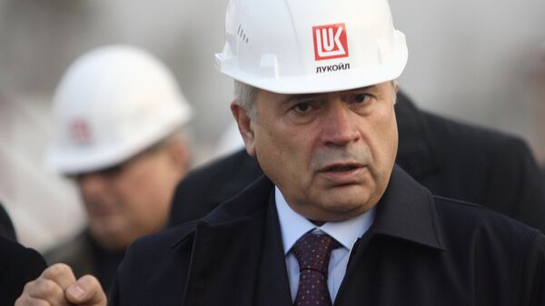 Президент ОАО Лукойл В.Алекперов на открытии новой нефтебазы ОАО НК ЛУКОЙЛ Президент ОАО Лукойл В.Алекперов на открытии новой нефтебазы ОАО НК ЛУКОЙЛ