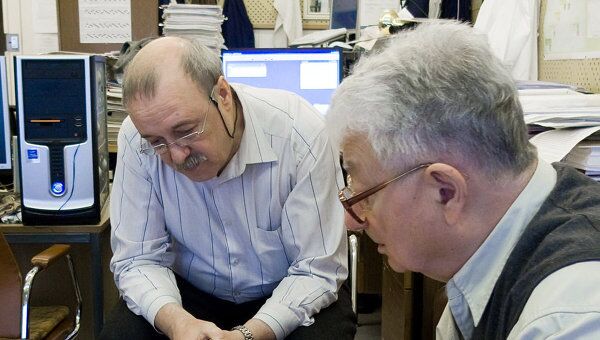 Участники эксперимента по синтезу 117-го элемента – Владимир Утенков и Юрий Оганесян Участники эксперимента по синтезу 117-го элемента – Владимир Утенков и Юрий Оганесян