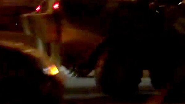 БТР попал в аварию на МКАД. Видео очвидца БТР попал в аварию на МКАД. Видео очвидца