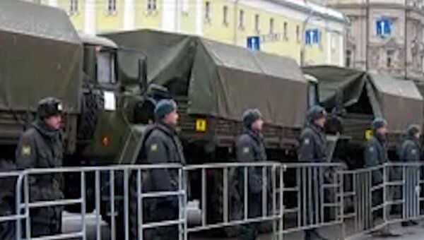 Манежная и площадь Революции в Москве оцеплены полицией Манежная и площадь Революции в Москве оцеплены полицией