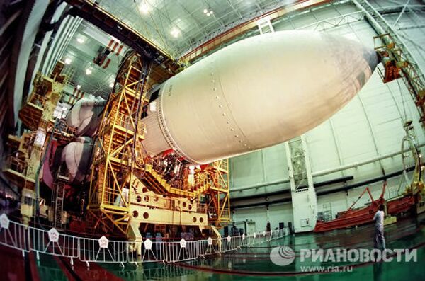 Советский орбитальный корабль Буран отмечает двадцатилетний юбилей полета Советский орбитальный корабль Буран отмечает двадцатилетний юбилей полета