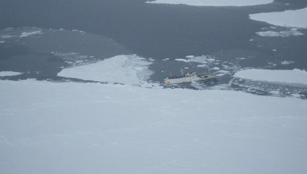 Российское рыболовное судно Спарта, терпящее бедствие у берегов Антарктиды Российское рыболовное судно Спарта, терпящее бедствие у берегов Антарктиды