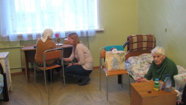 Волонтерский выезд в дом престарелых. Архивное фото Волонтерский выезд в дом престарелых. Архивное фото