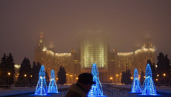 Вид на главное здание МГУ на Воробьевых горах. Архив Вид на главное здание МГУ на Воробьевых горах. Архив