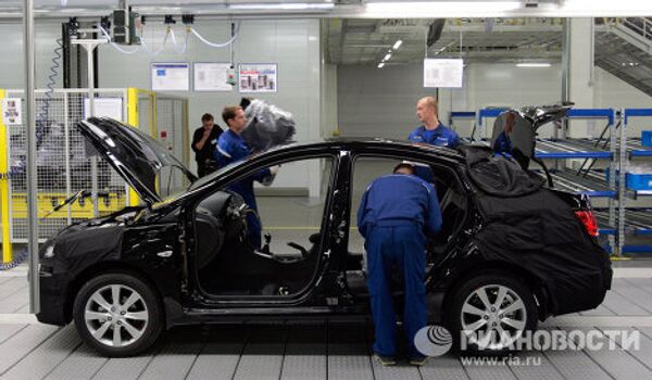 Работа на главном конвеере по производству автомобилей Hyundai Solaris на заводе компании Хендэ Мотор Мануфактуринг Рус Работа на главном конвеере по производству автомобилей Hyundai Solaris на заводе компании Хендэ Мотор Мануфактуринг Рус