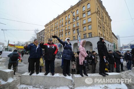 Участники акции Большой белый круг в Москве Участники акции Большой белый круг в Москве