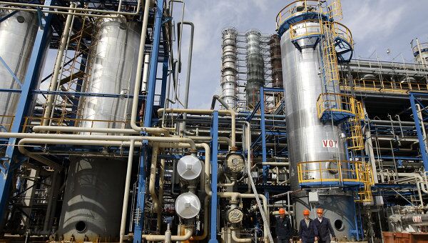 Иран. Добыча нефти. Архивное фото Иран. Добыча нефти. Архивное фото
