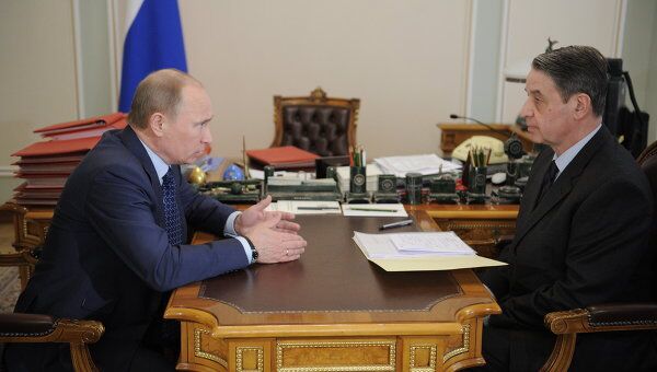 Премьер-министр РФ В.Путин встретился с министром культуры РФ А.Авдеевым Премьер-министр РФ В.Путин встретился с министром культуры РФ А.Авдеевым
