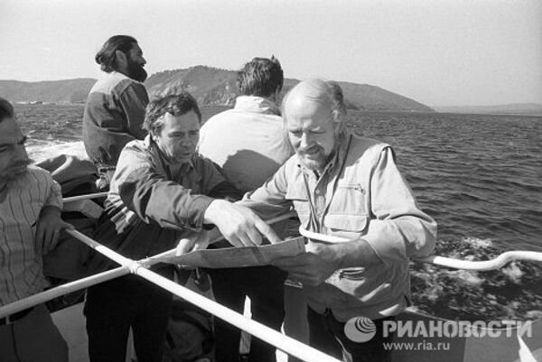 Валентин Распутин и Пол Уинтер на озере Байкал Валентин Распутин и Пол Уинтер на озере Байкал