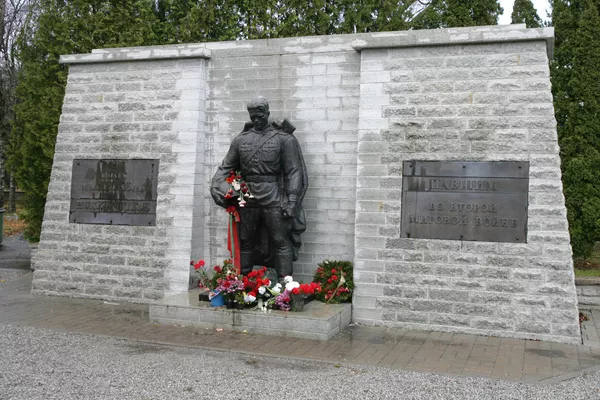 Монумент Воину-освободителю Бронзовый солдат