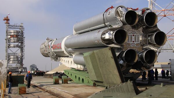 Установка ракеты-носителя Протон-М. Архивное фото Установка ракеты-носителя Протон-М. Архивное фото