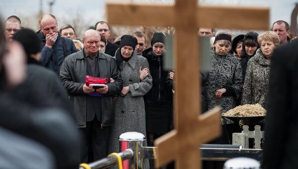 Похороны майора Сергея Солнечникова в городе Волжском Похороны майора Сергея Солнечникова в городе Волжском