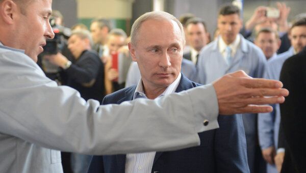 Премьер-министр РФ В.Путин участие в церемонии запуска серийного производства автомобиля Лада Ларгус на АвтоВАЗе Премьер-министр РФ В.Путин участие в церемонии запуска серийного производства автомобиля Лада Ларгус на АвтоВАЗе