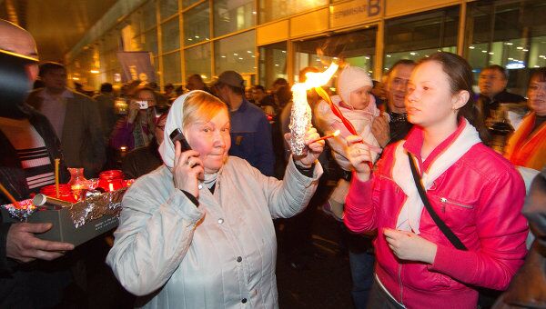 Благодатный огонь из Иерусалима доставлен в Москву Благодатный огонь из Иерусалима доставлен в Москву
